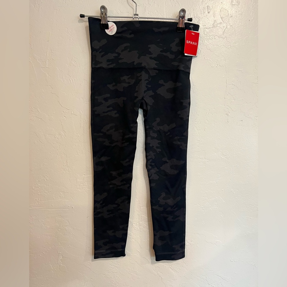 Spanx cropping leggings size XS